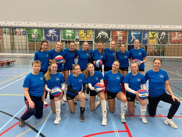 VC Sneek gastheer voor meisjes Pré jeugd Oranje Vizier op volleybal